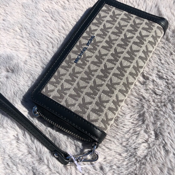 Michael Kors Handbags - Mk nice sporty wallet